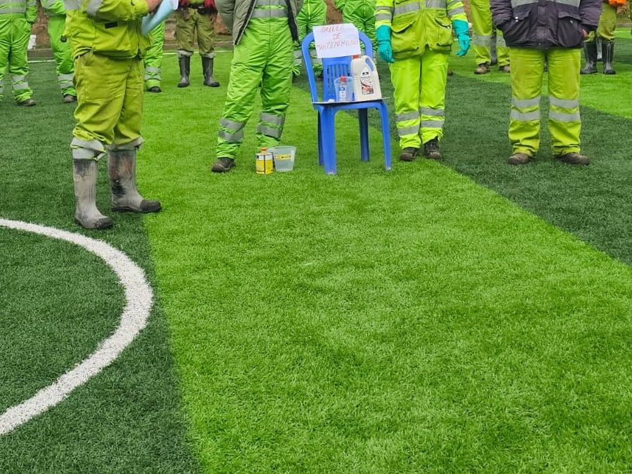 A daily safety briefing before the underground shift